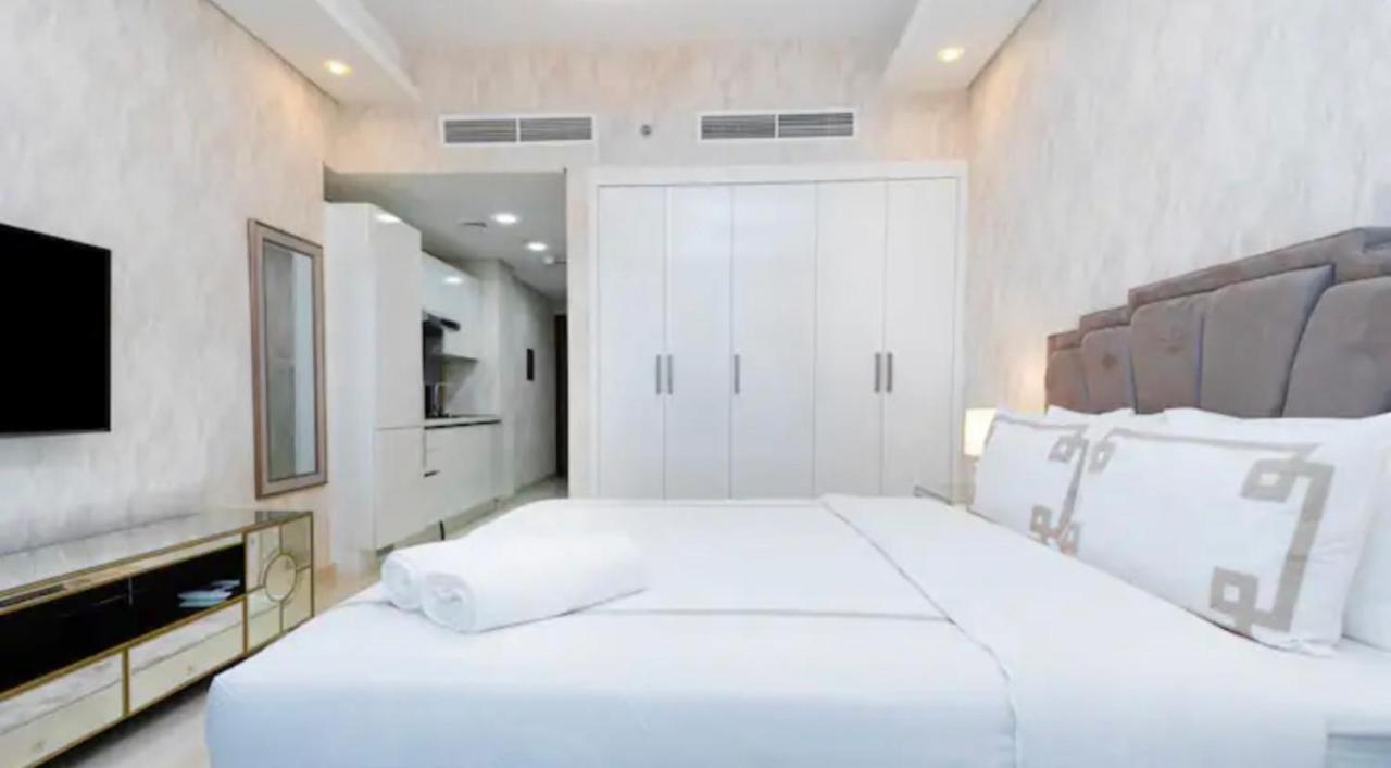 Apartment Modern New Studio With Burj Khalifa And Canal View Dubai