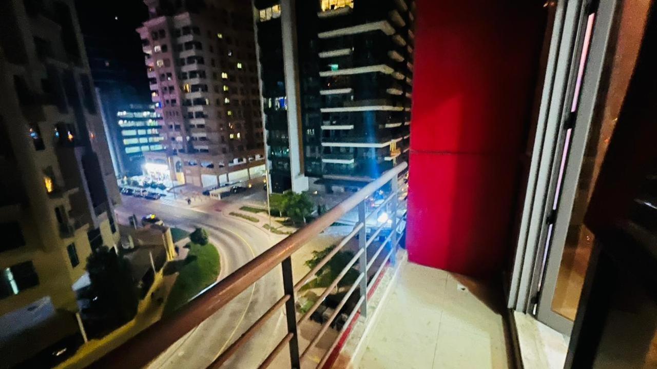 Beautiful Partition Strip In Barsha Heights Homestay Dubai