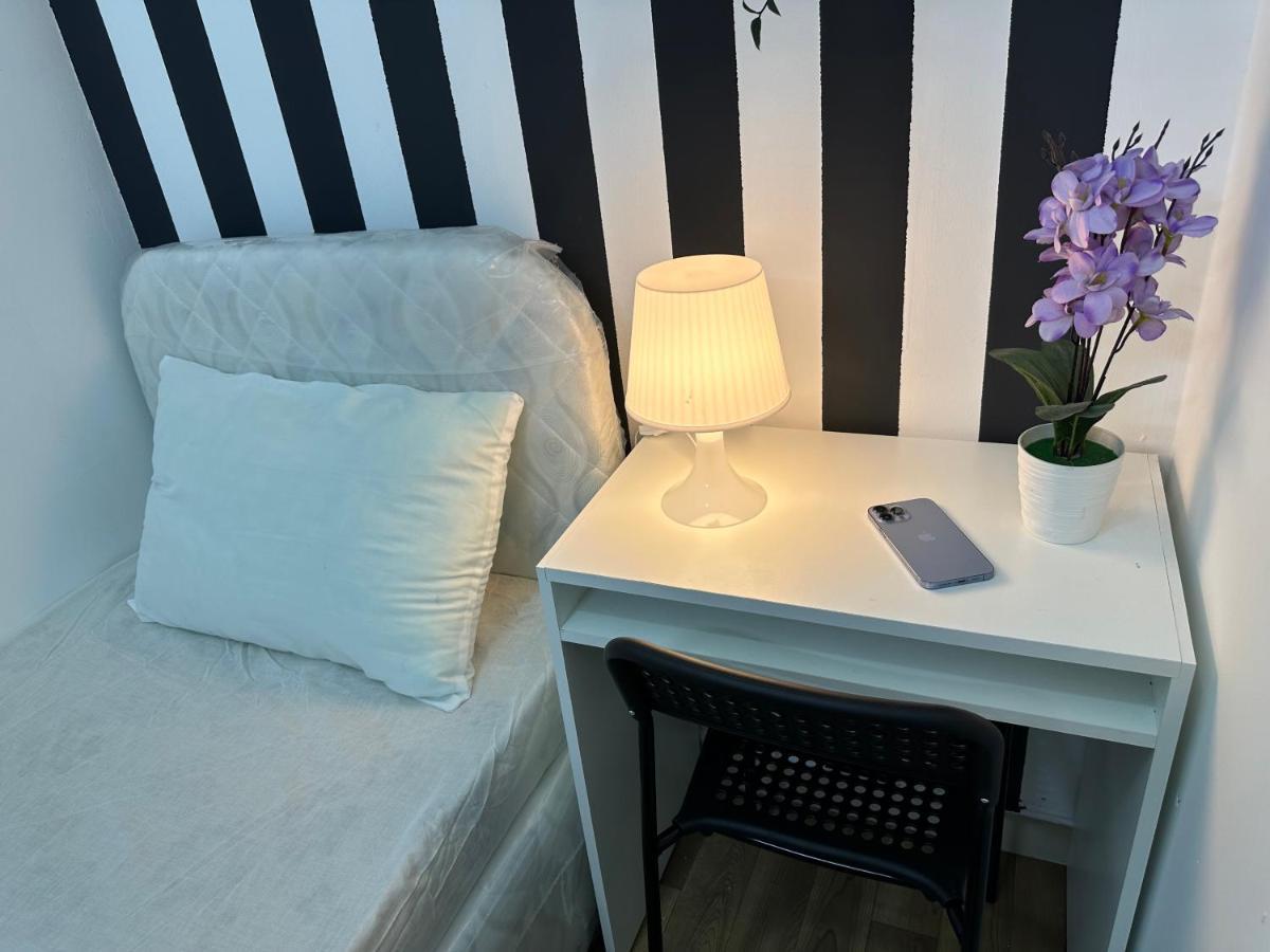 Beautiful Partition Strip In Barsha Heights Homestay *