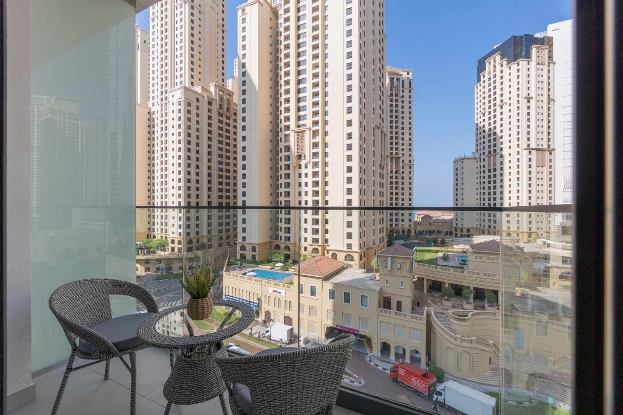 Apartment Dive Into Luxury At Liv - Suiteable