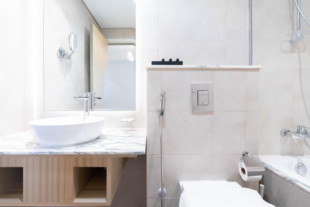 Lux Paramount Midtown I Ocean View Apartment Dubai