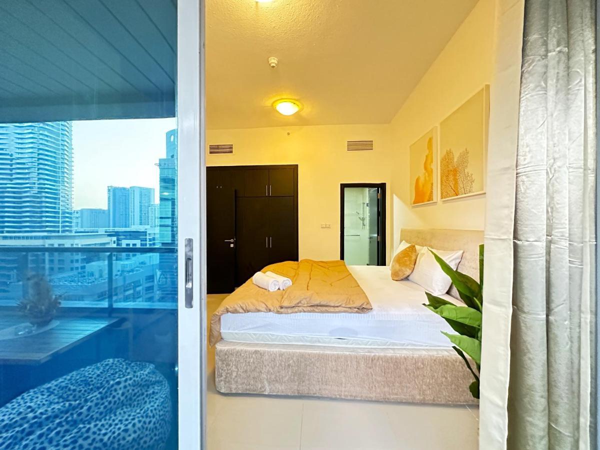 Luxury & Centric Flat With Balcony Views In Marina Apartment