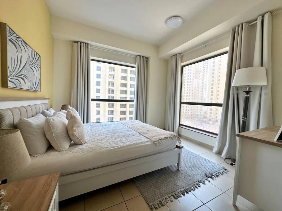 Sun, Sand, And Fun - King Bed, Sofa Bed! Sleeps 4 Apartment Dubai