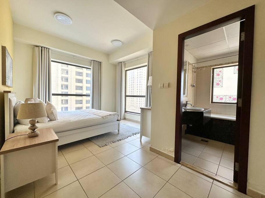 Sun, Sand, And Fun - King Bed, Sofa Bed! Sleeps 4 *