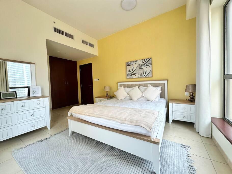 Sun, Sand, And Fun - King Bed, Sofa Bed! Sleeps 4 * Dubai