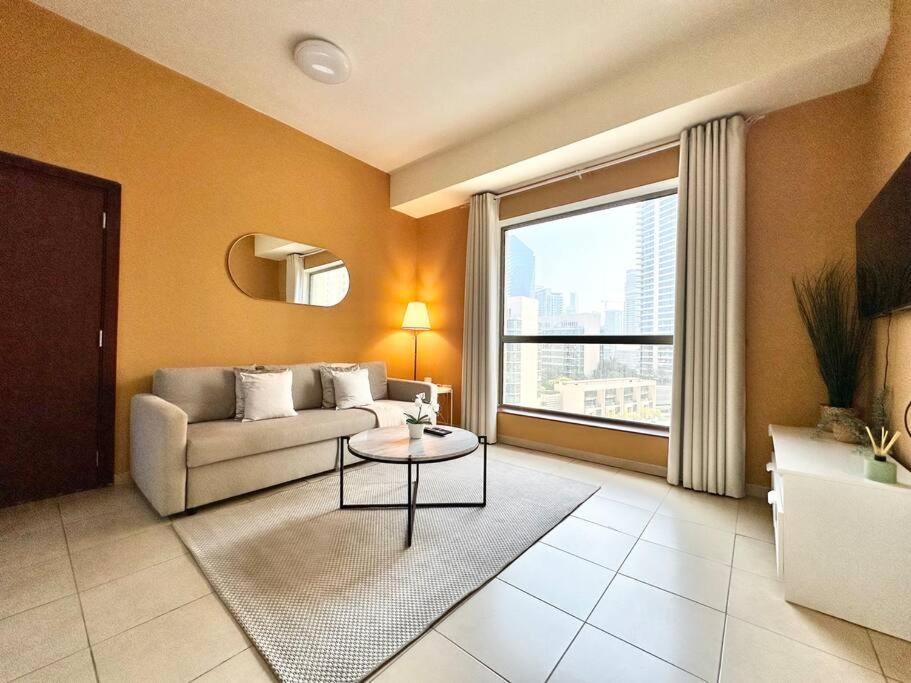 Sun, Sand, And Fun - King Bed, Sofa Bed! Sleeps 4 Apartment Dubai