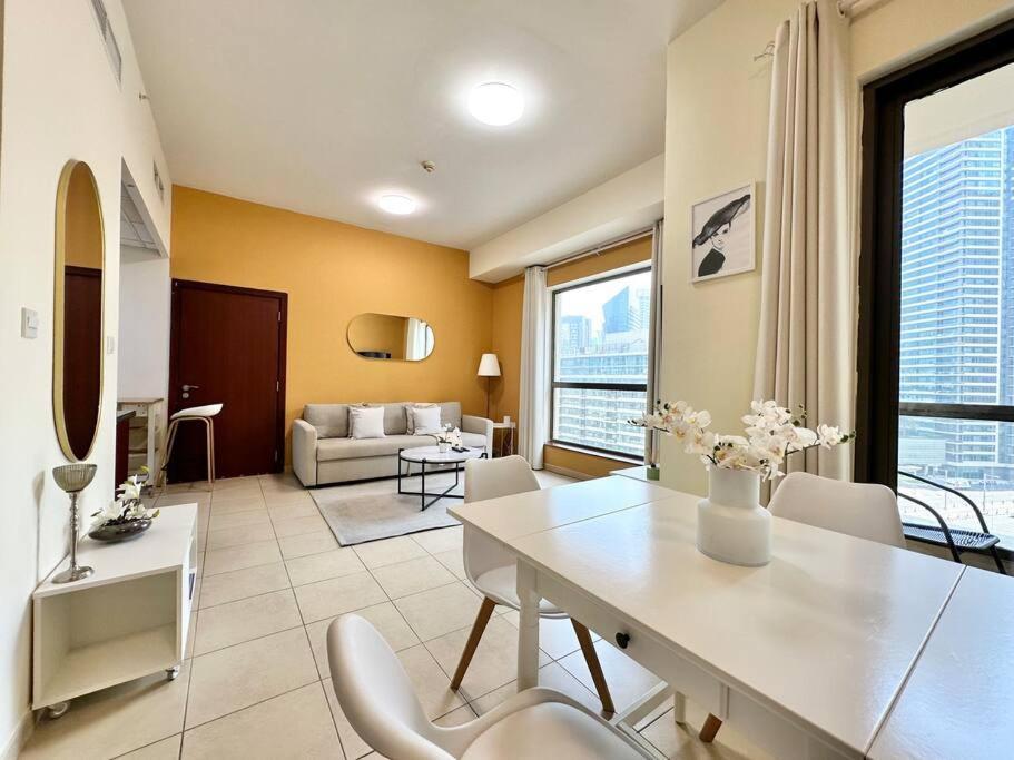 Sun, Sand, And Fun - King Bed, Sofa Bed! Sleeps 4 * Dubai