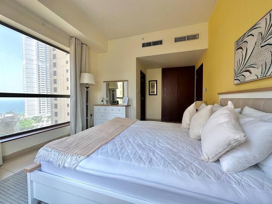 Sun, Sand, And Fun - King Bed, Sofa Bed! Sleeps 4 * Dubai