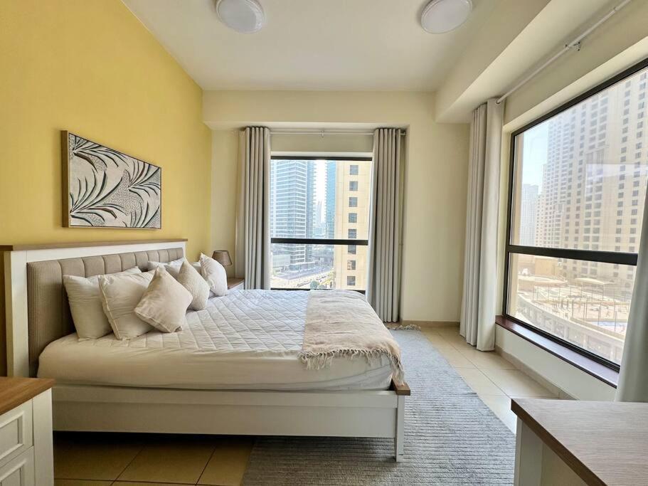 Sun, Sand, And Fun - King Bed, Sofa Bed! Sleeps 4 * Dubai