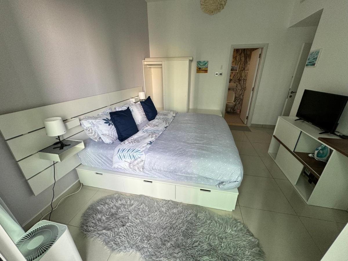 1 Bedroom With Marina & Seaview