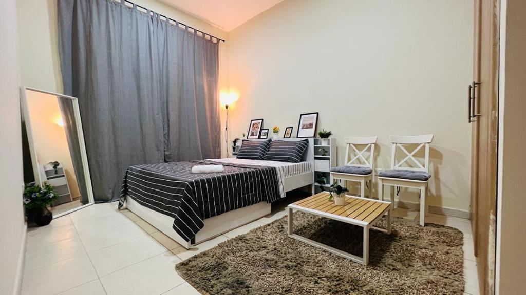Beautiful Bedroom In Al Barsha Near Mashreq Metro Homestay *