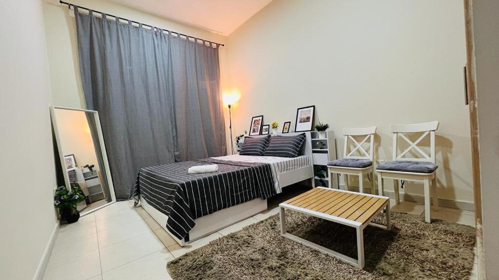 Beautiful Bedroom In Al Barsha Near Mashreq Metro Homestay
