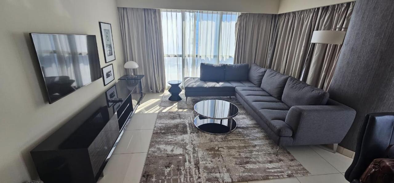 Apartment Paramount Towers - Elegant