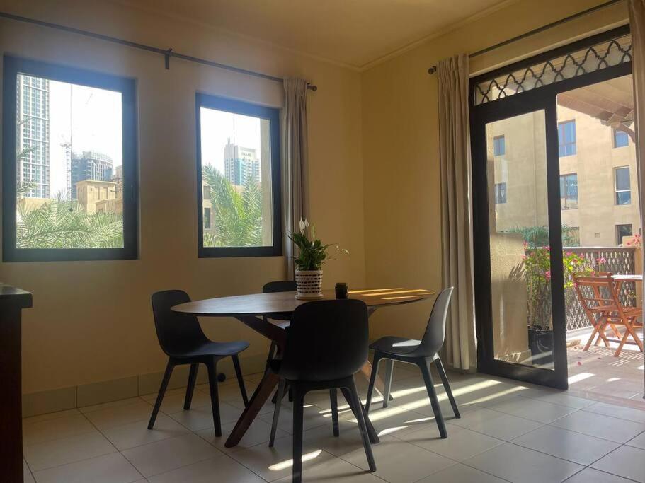 Modern Retreat Close To Burj Khalifa And Steps From Mall Apartment Dubai