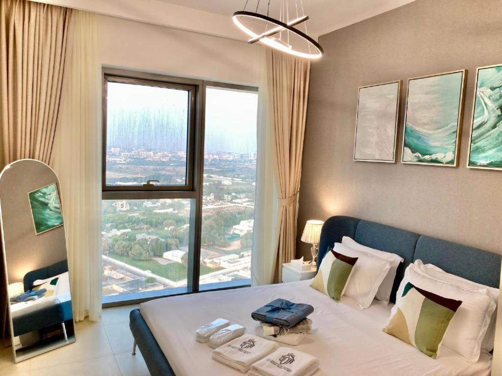 Luxurious 1-bedroom With Skyline View In Downtown Views Ii