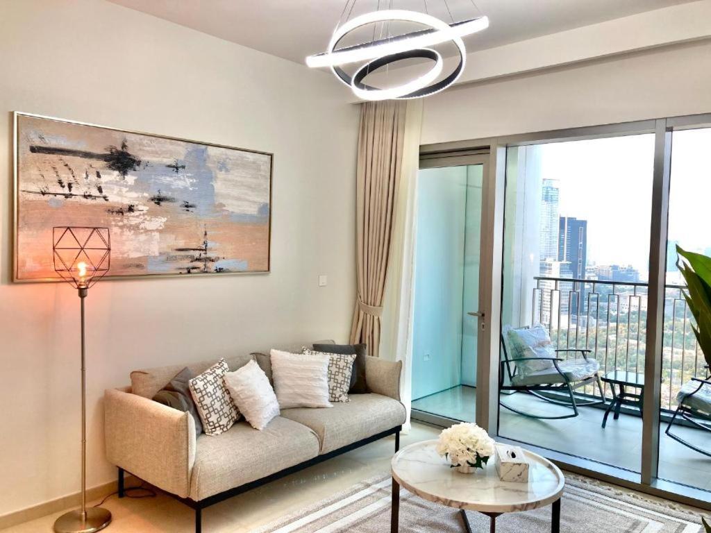 Luxurious 1-bedroom With Skyline View In Downtown Views Ii Apartment *