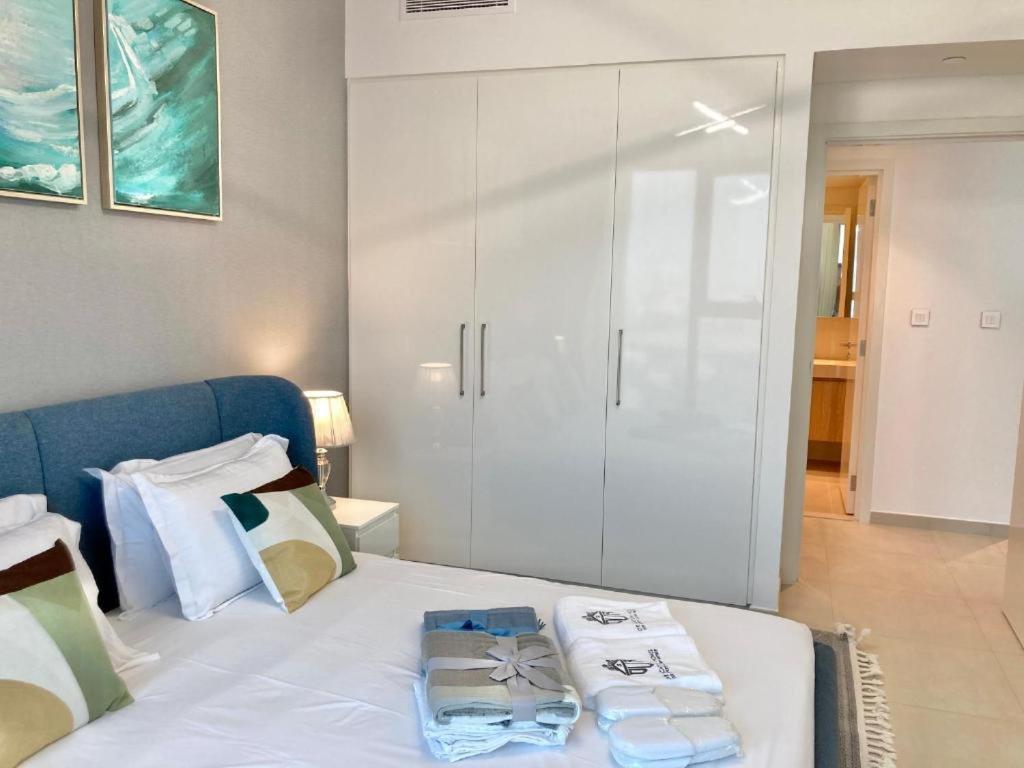 Luxurious 1-bedroom With Skyline View In Downtown Views Ii Apartment