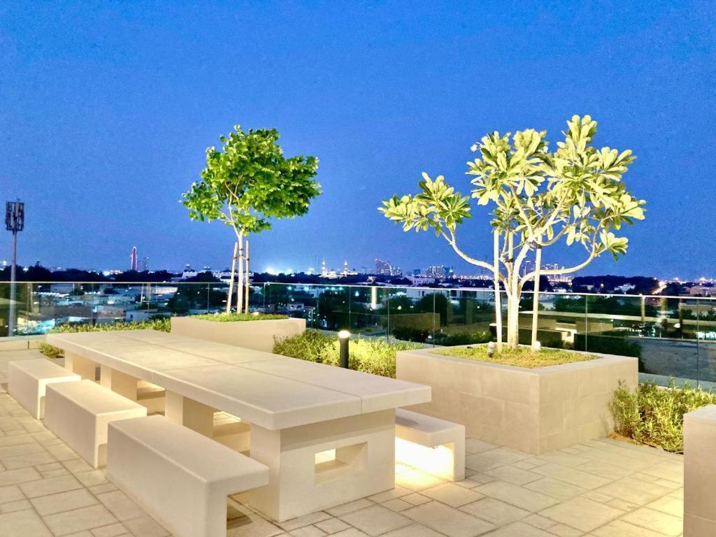 Luxurious 1-bedroom With Skyline View In Downtown Views Ii Apartment