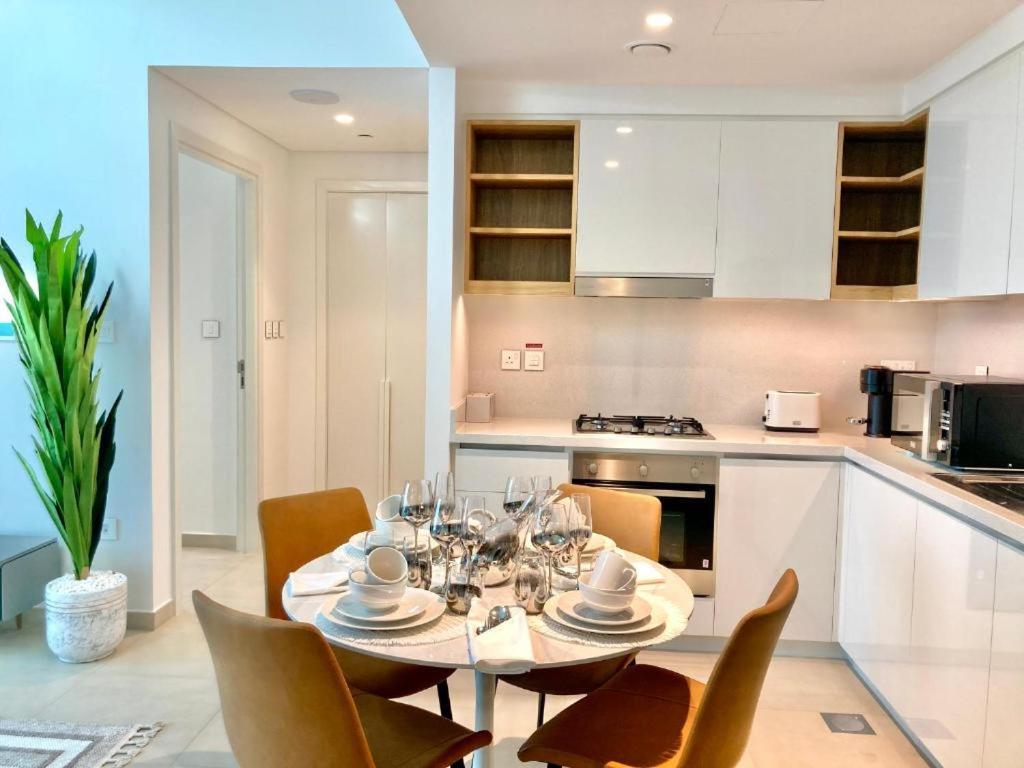 Luxurious 1-bedroom With Skyline View In Downtown Views Ii Apartment *