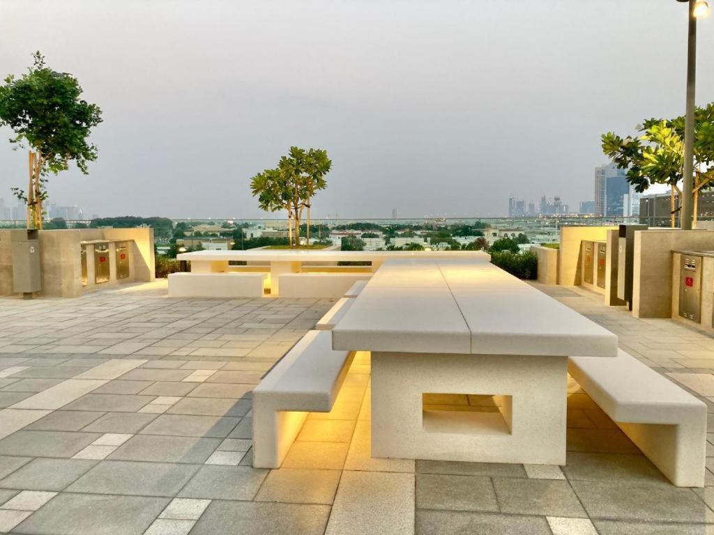 Luxurious 1-bedroom With Skyline View In Downtown Views Ii