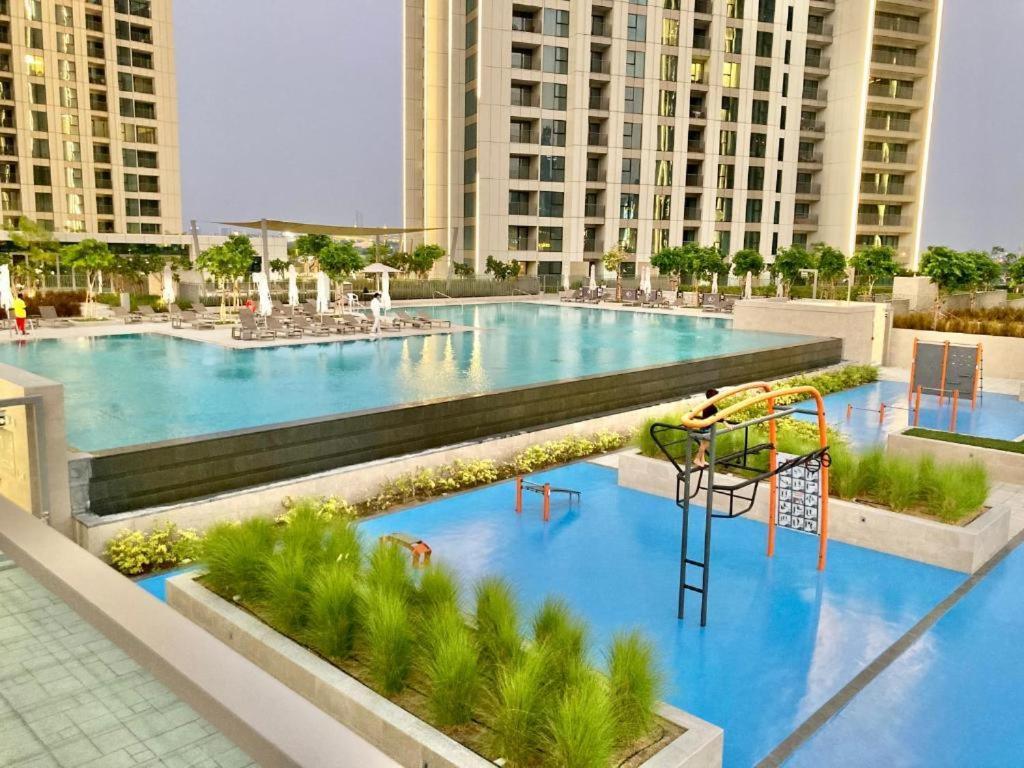 Luxurious 1-bedroom With Skyline View In Downtown Views Ii Apartment *