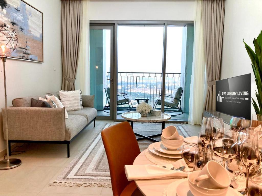 Luxurious 1-bedroom With Skyline View In Downtown Views Ii Apartment Dubai