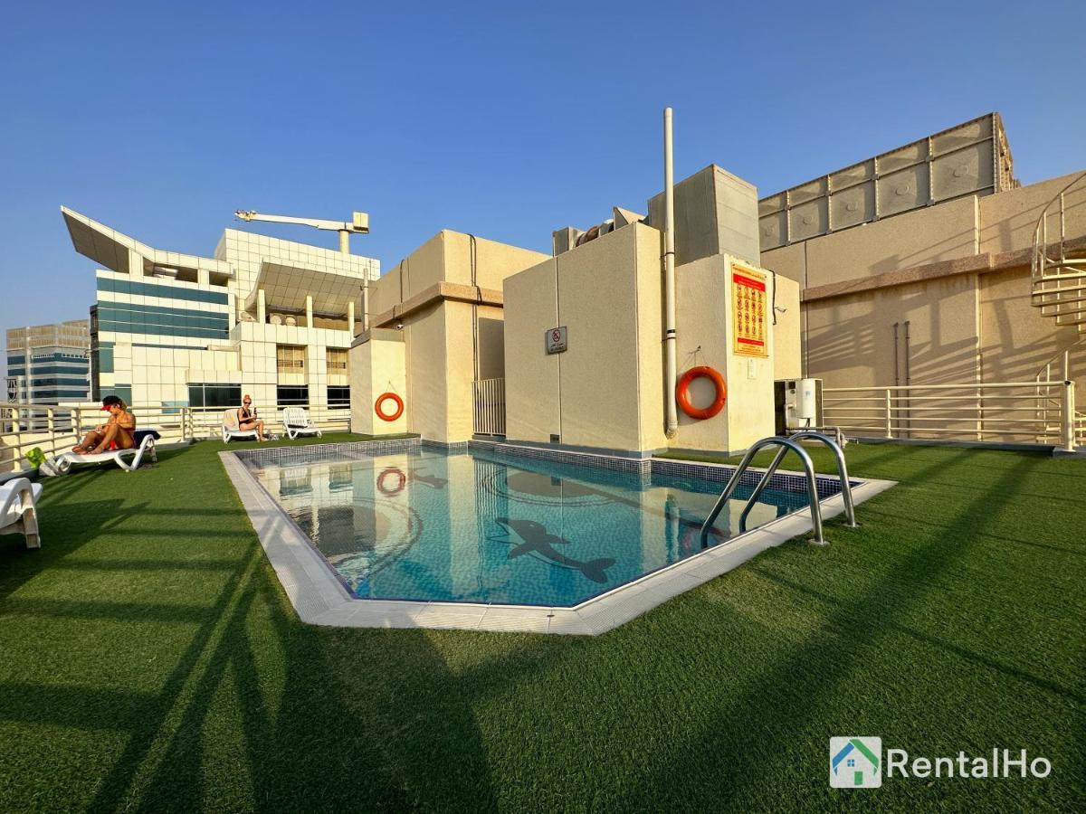 Brand New W/ Balcony In Center Of Marina *