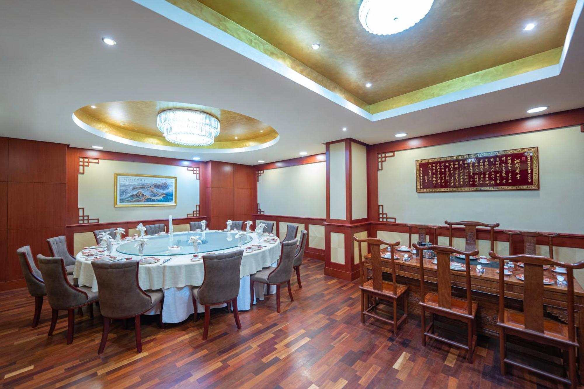 Hotel Hyatt Regency - Corniche 5*