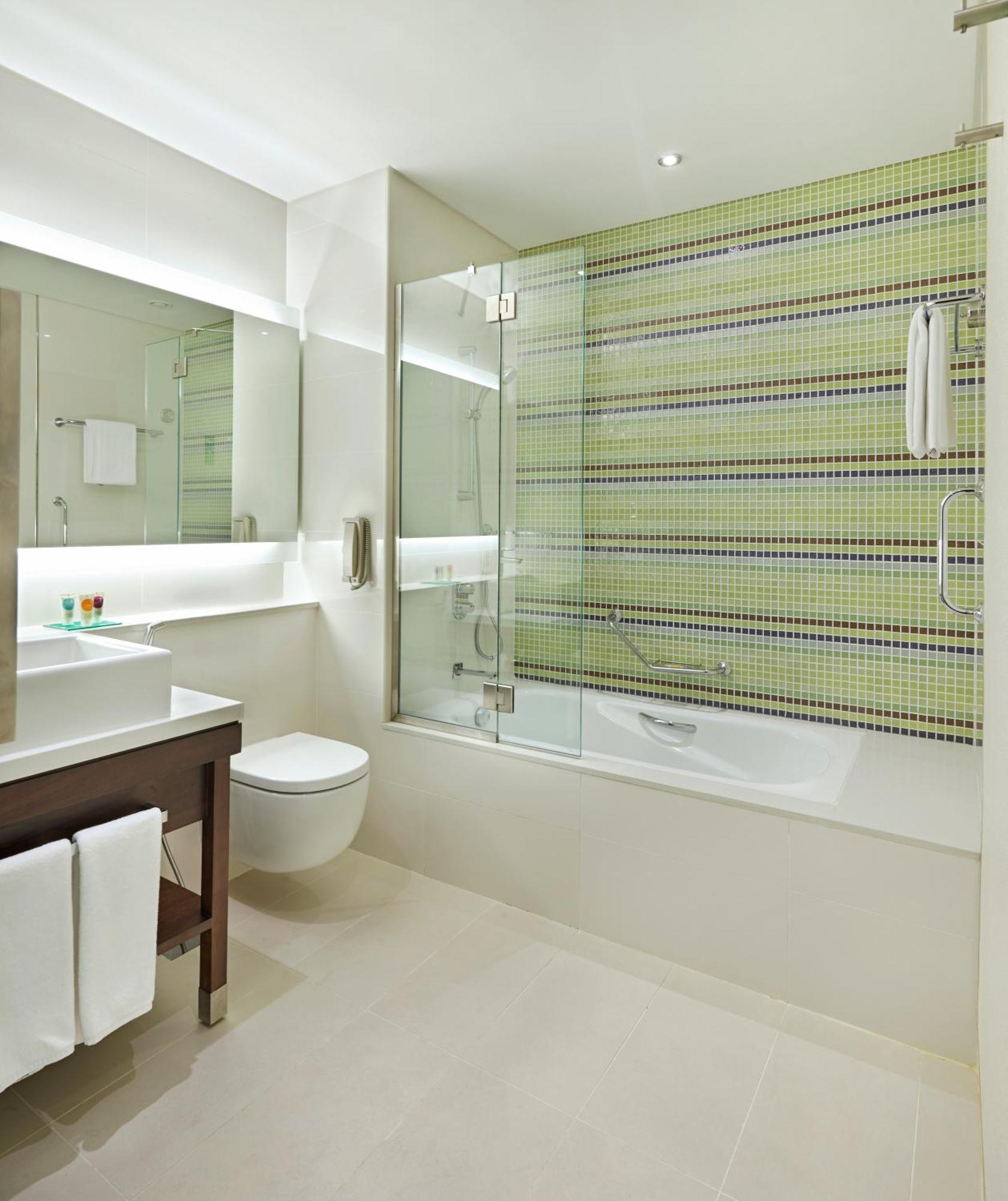 Hyatt Place Baniyas Square 4*