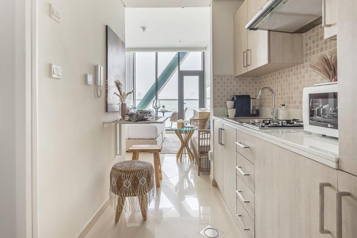 Frank Porter - Seven & Aprtments Apartment *