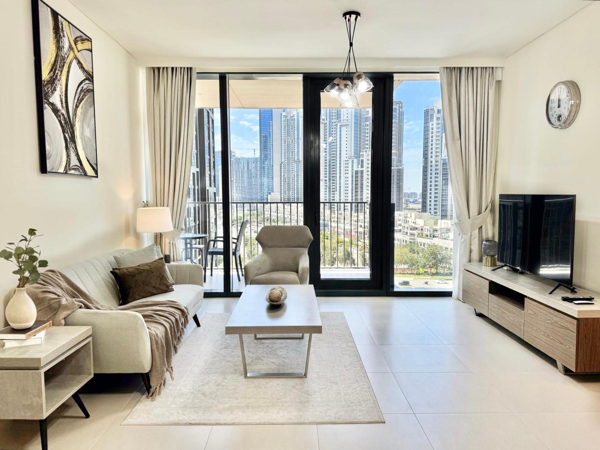 Apartment Spacious And Vibrant 1br In Boulevard Heights