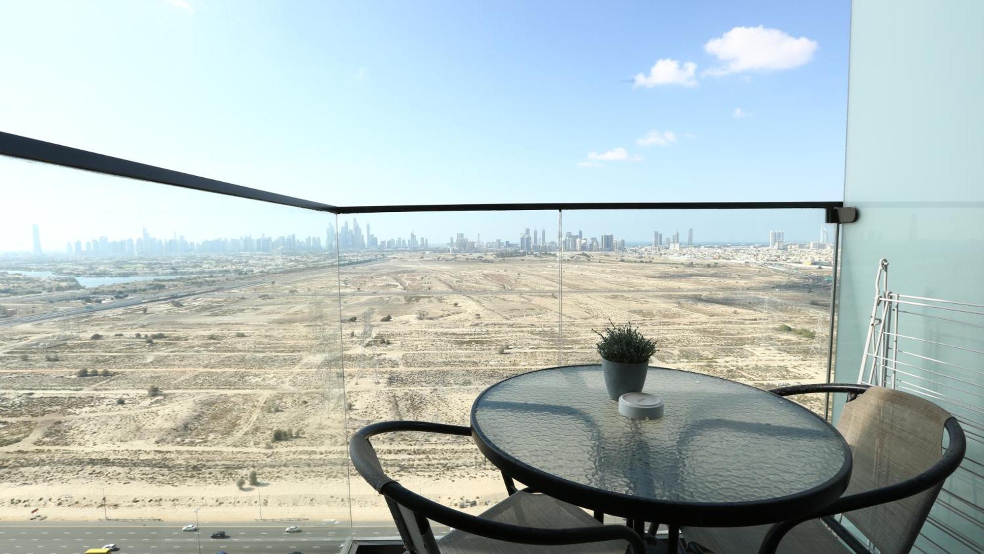 Brown Stone - View Bloom Apartment Dubai