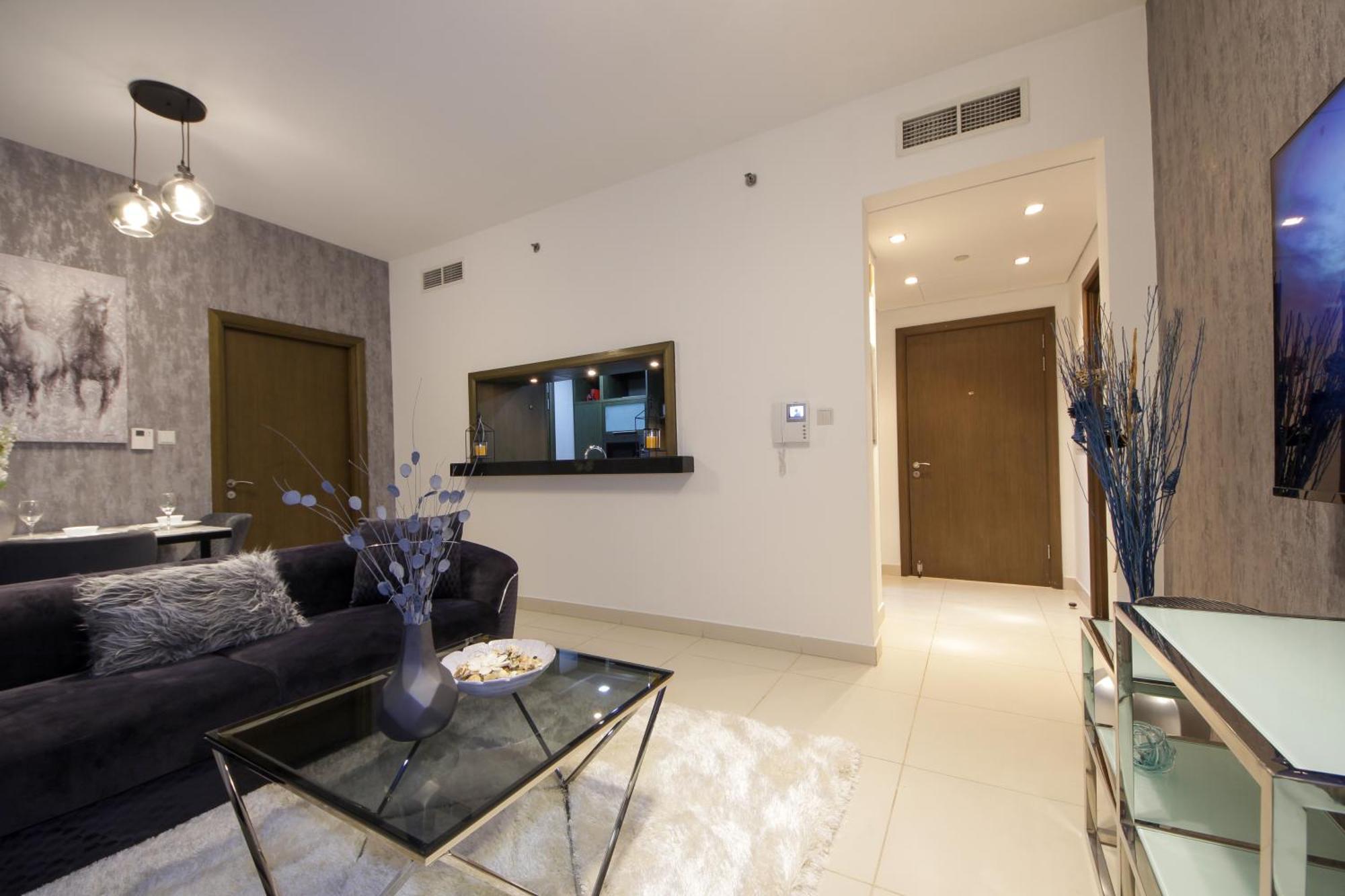 Spectacular 1bhk Near Mall In The Lofts East - Truebleu Homes Apartment *