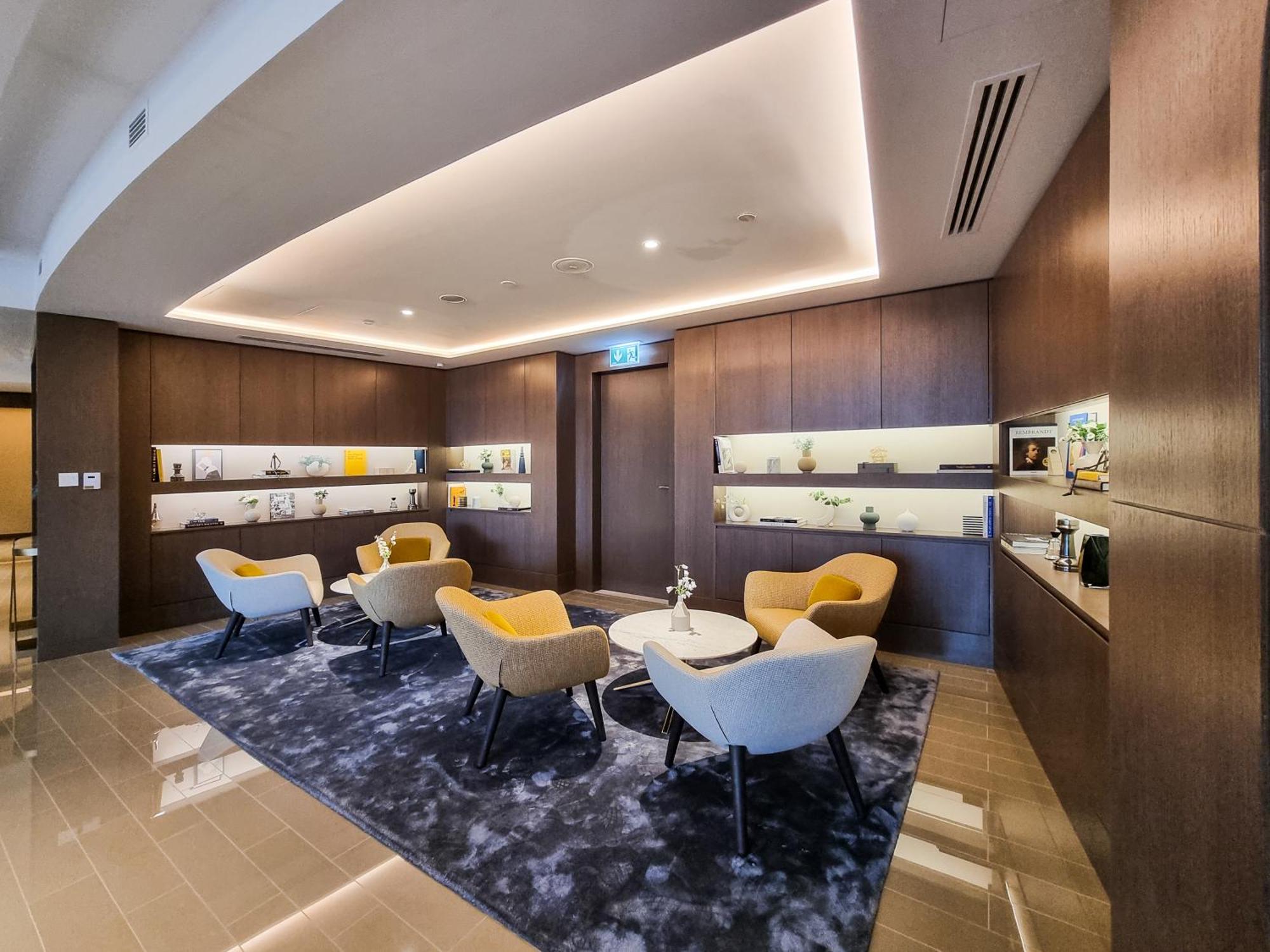 Boutique Living - Opera Grand Apartment