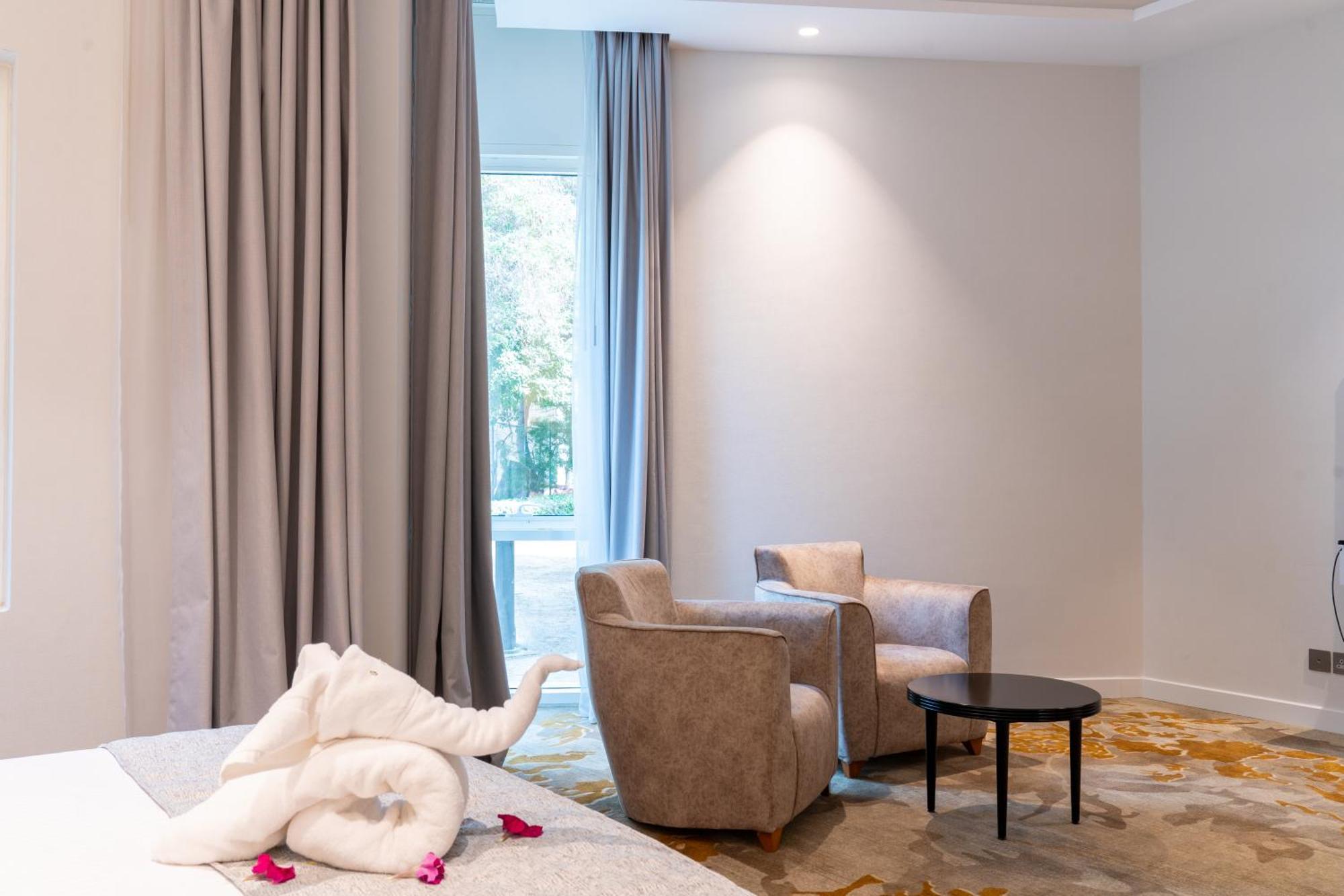 Estay Hotel 3*