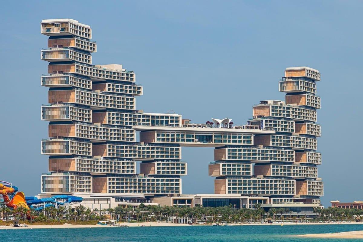 Frank Porter - Seven & Aprtments * Dubai