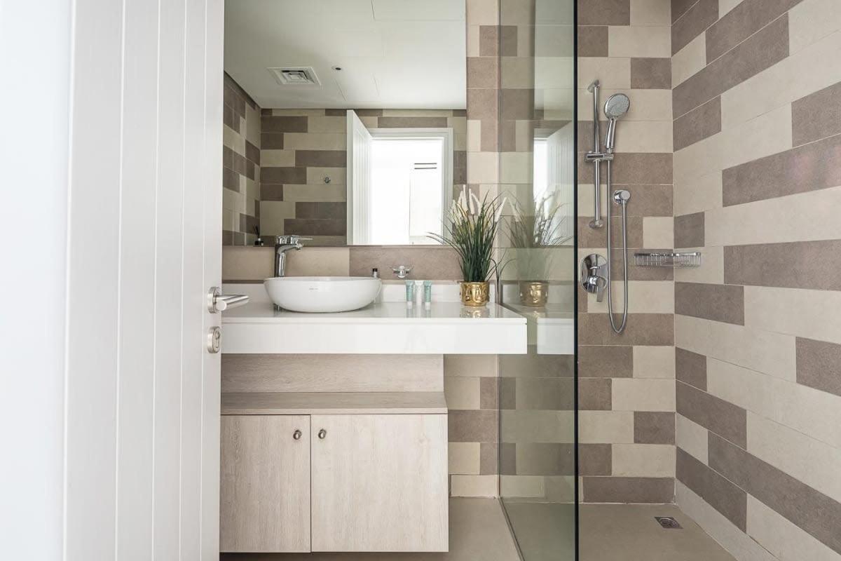 Frank Porter - Seven & Aprtments Apartment Dubai