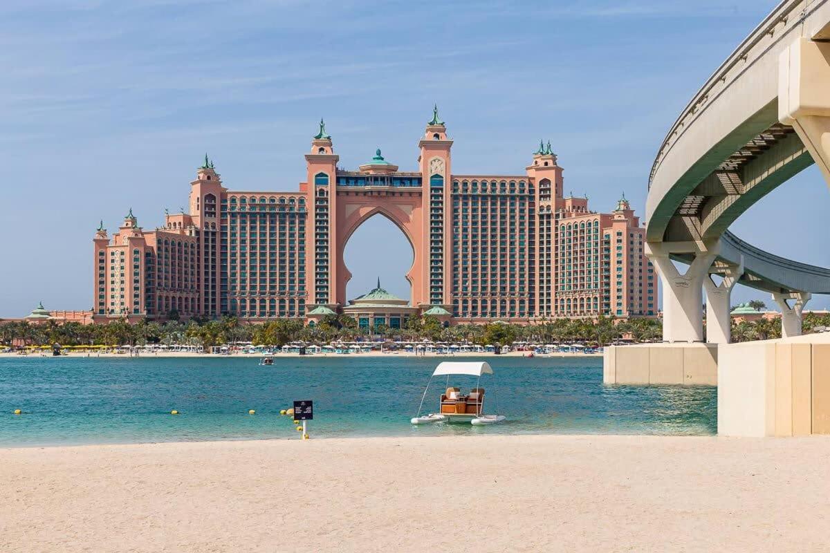 Frank Porter - Seven & Aprtments Apartment Dubai
