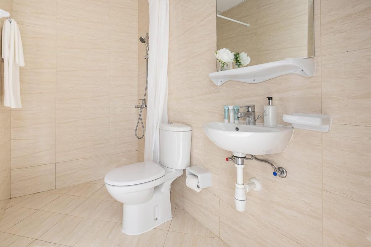 Frank Porter - Mon Reve Apartment Dubai