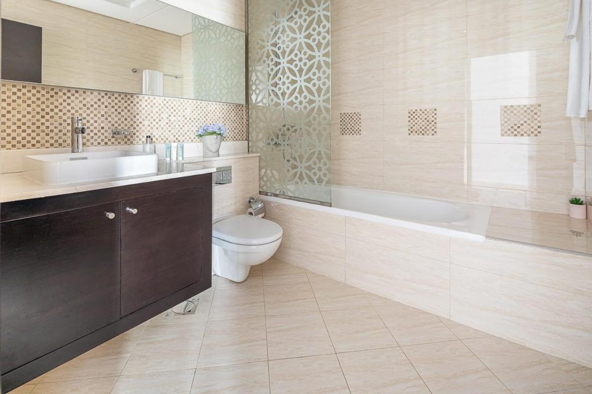 Frank Porter - Mon Reve Apartment Dubai