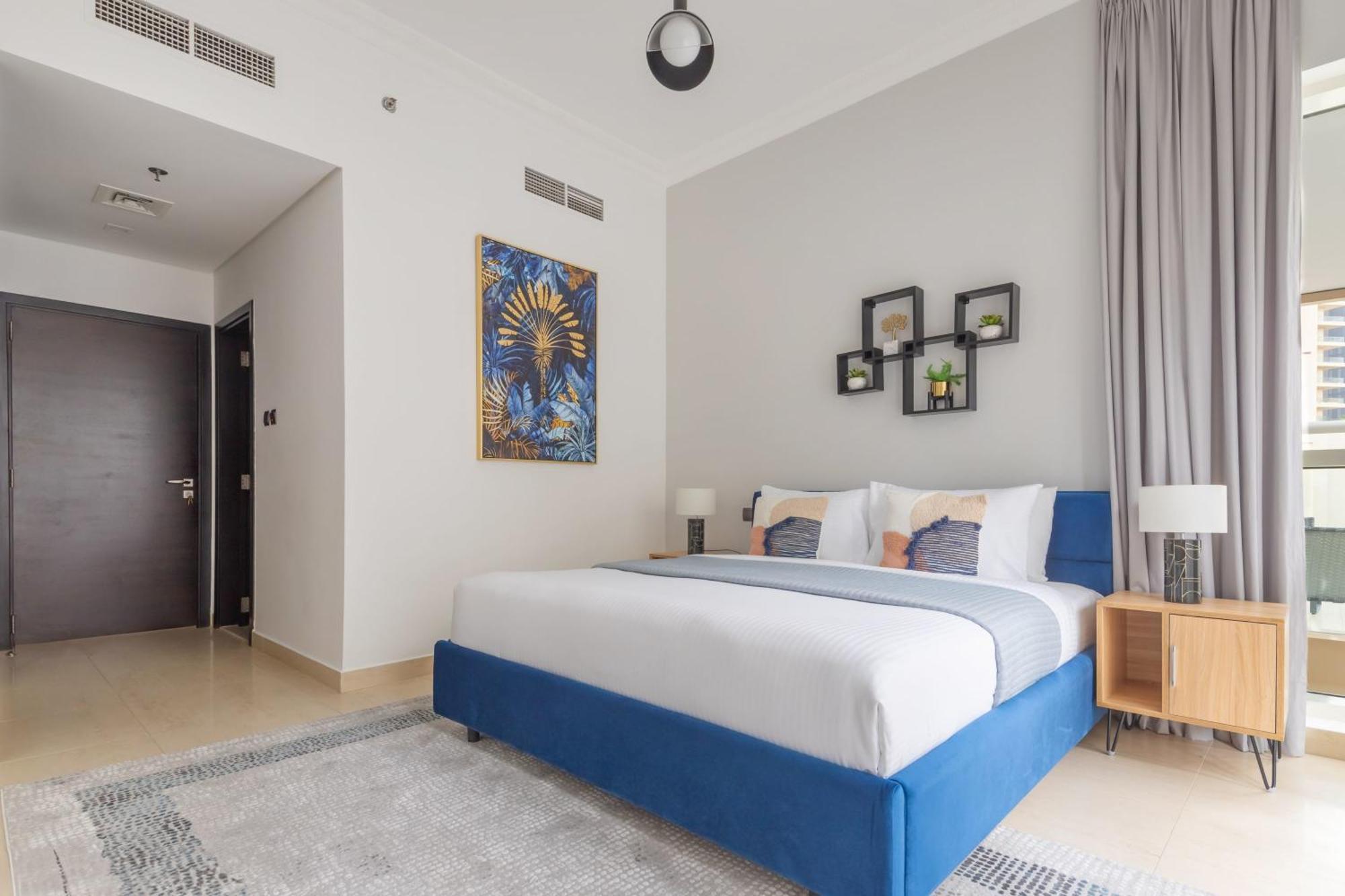 Frank Porter - Mon Reve Apartment Dubai