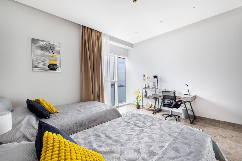 Apartment Private Beach - 4br - 8 Sleep - Pool - 180 Grades Sea & Ain View - Huge Balcony - Parking - Prime Location *