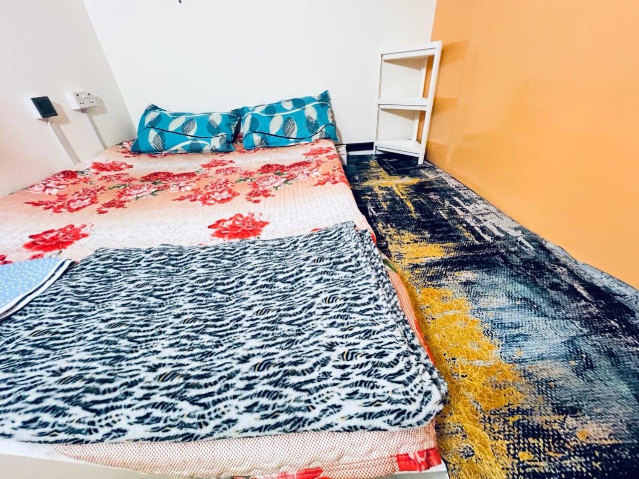 Moon Backpackers Burjman Exit 2, Family Partitions, Loft Partitions, Homestay