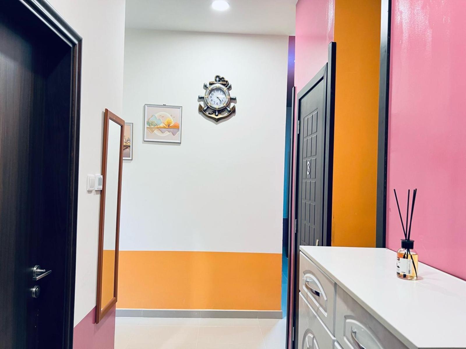 Moon Backpackers Burjman Exit 2, Family Partitions, Loft Partitions, Homestay