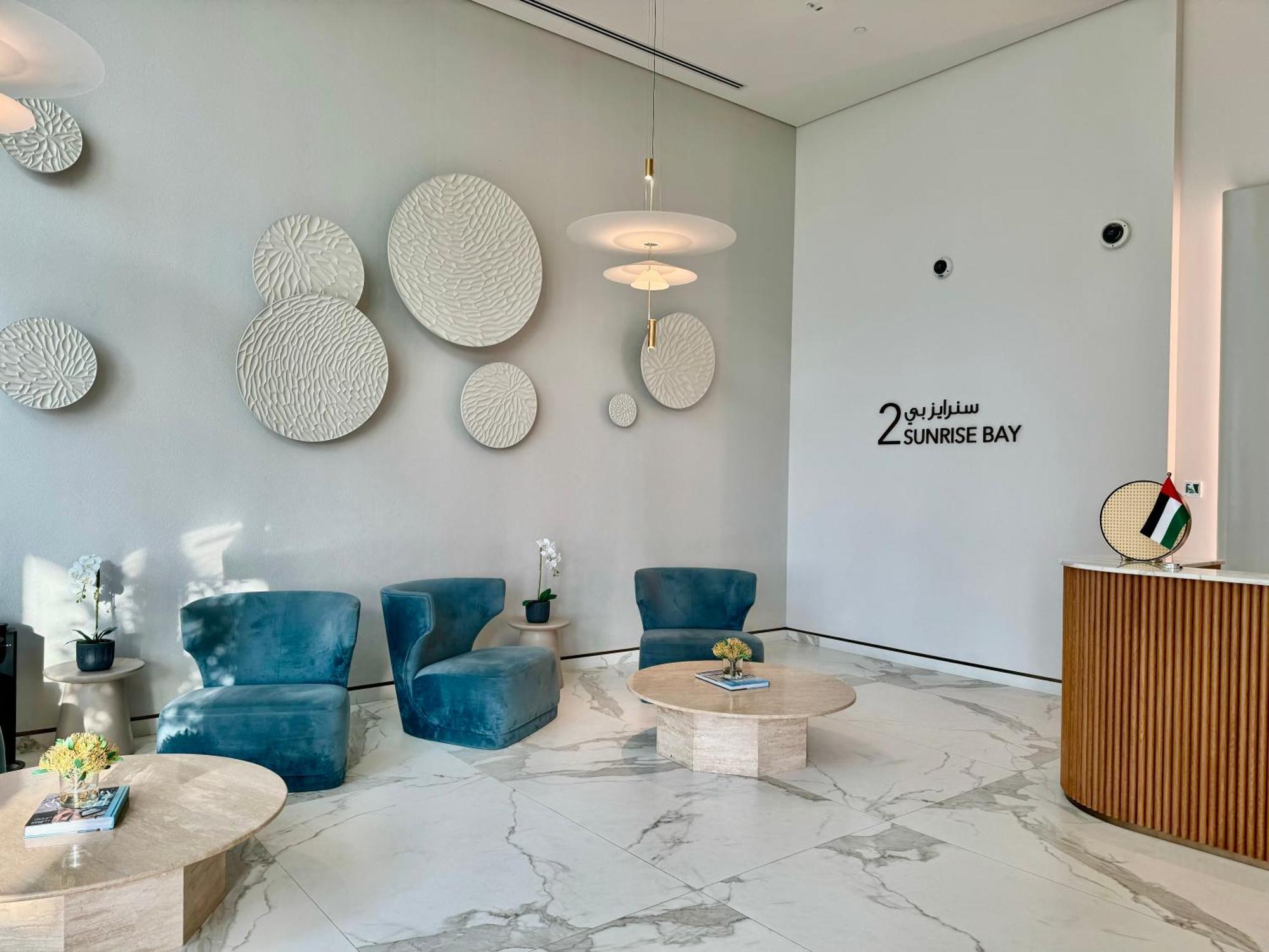 Luxury Living Private Beach, Emaar Beachfront Apartment