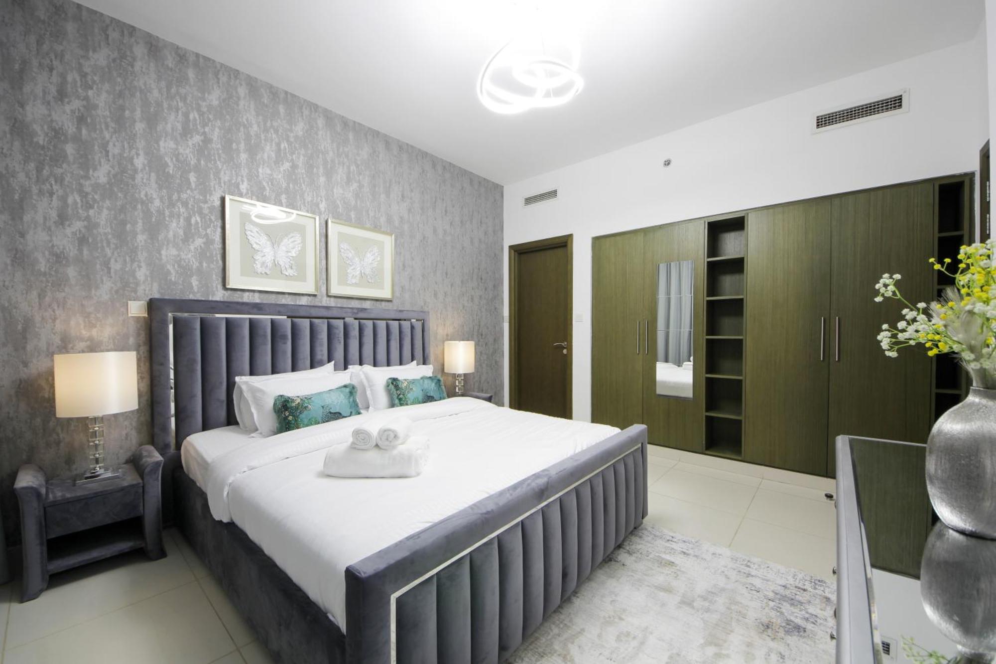 Spectacular 1bhk Near Mall In The Lofts East - Truebleu Homes Apartment *