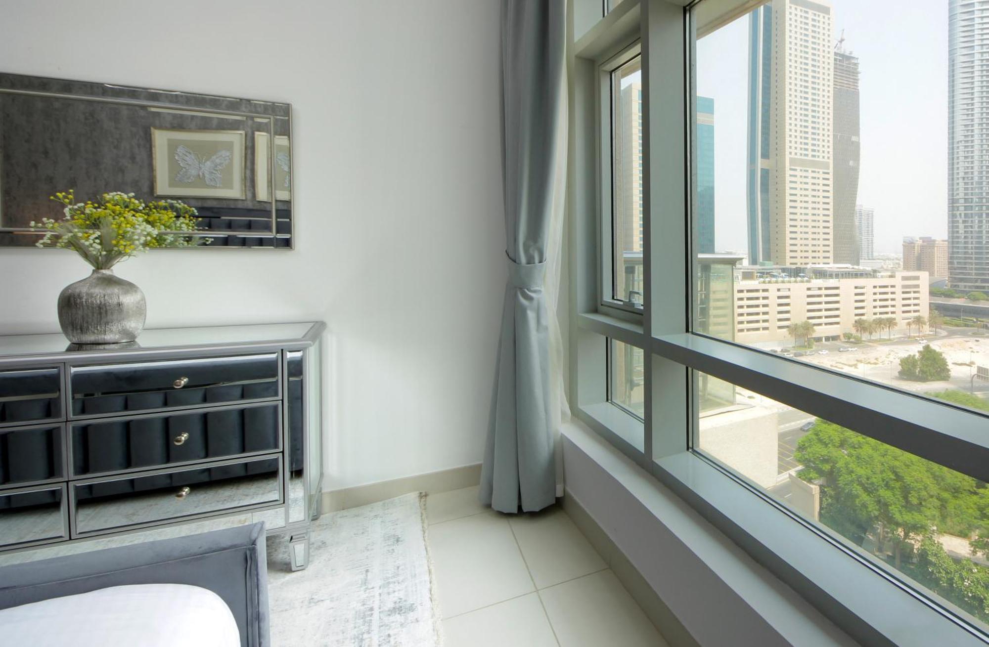 Spectacular 1bhk Near Mall In The Lofts East - Truebleu Homes Apartment *