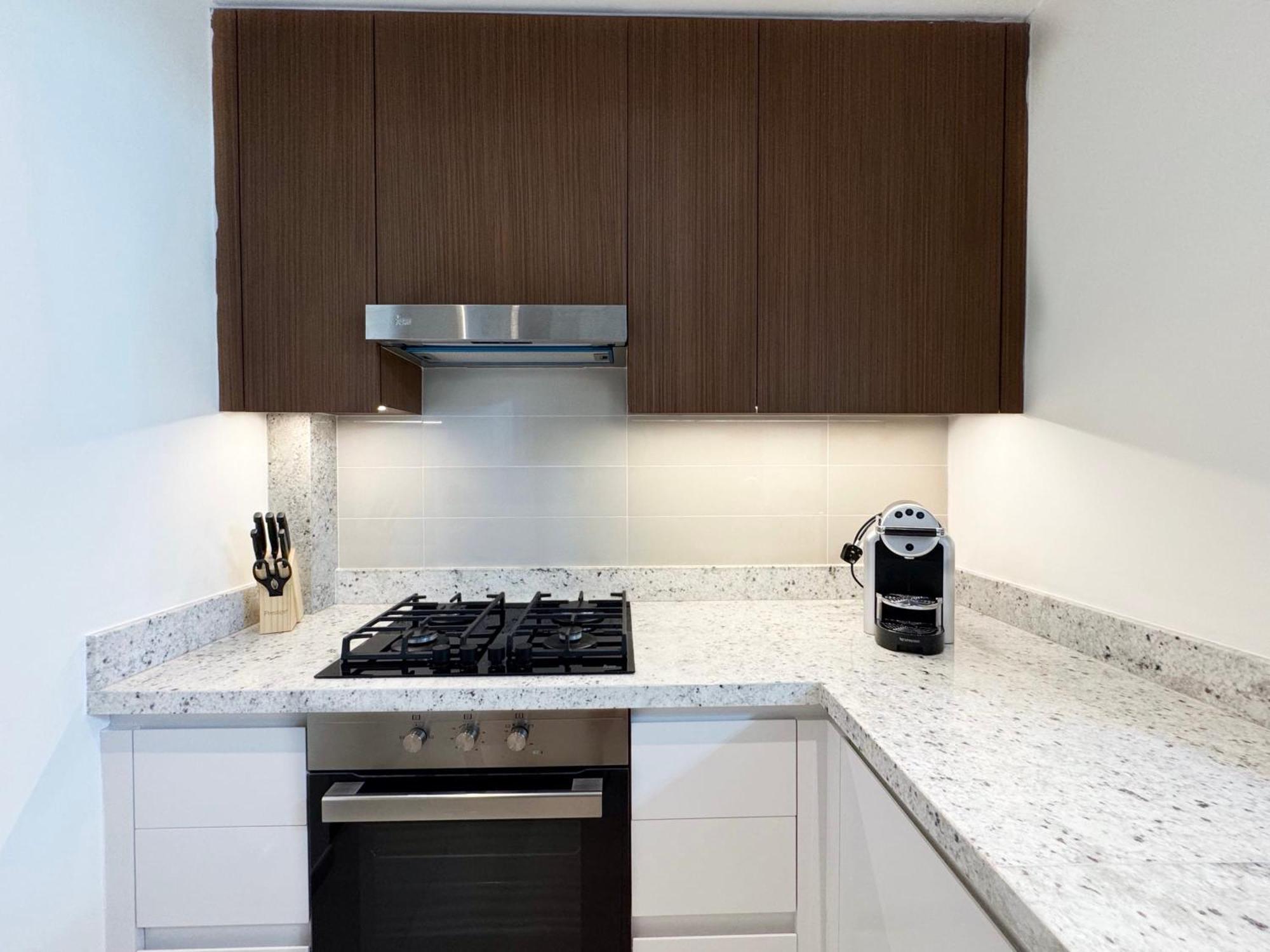 Spacious And Vibrant 1br In Boulevard Heights Dubai