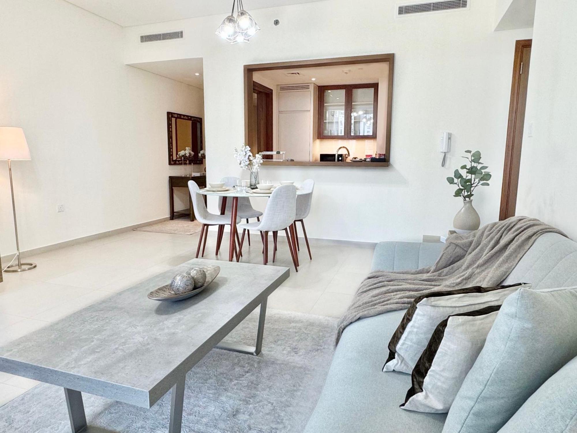 Spacious And Vibrant 1br In Boulevard Heights * Dubai