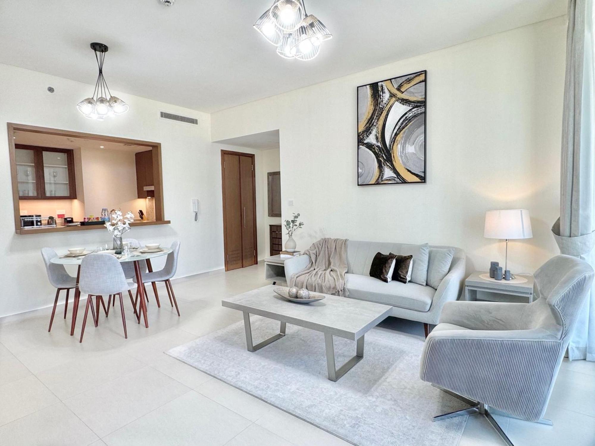 Spacious And Vibrant 1br In Boulevard Heights *